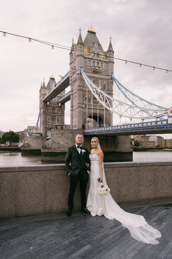 newly weds in london - chic city wedding